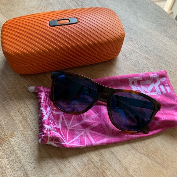 Oakley Frogskins tortoise w blue polarized lenses